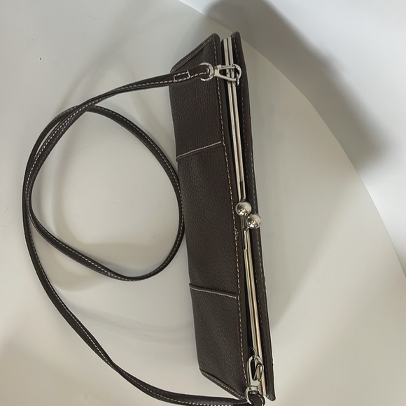 Tommy Hilfiger Brown Leather Clutch Crossbody Bag with Detachable Strap - Picture 9 of 12